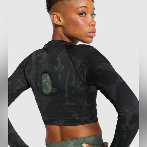 Gymshark ADAPT CAMO SEAMLESS LONG SLEEVE CROP TOP Savanna Black Size Small - Picture 2 of 4